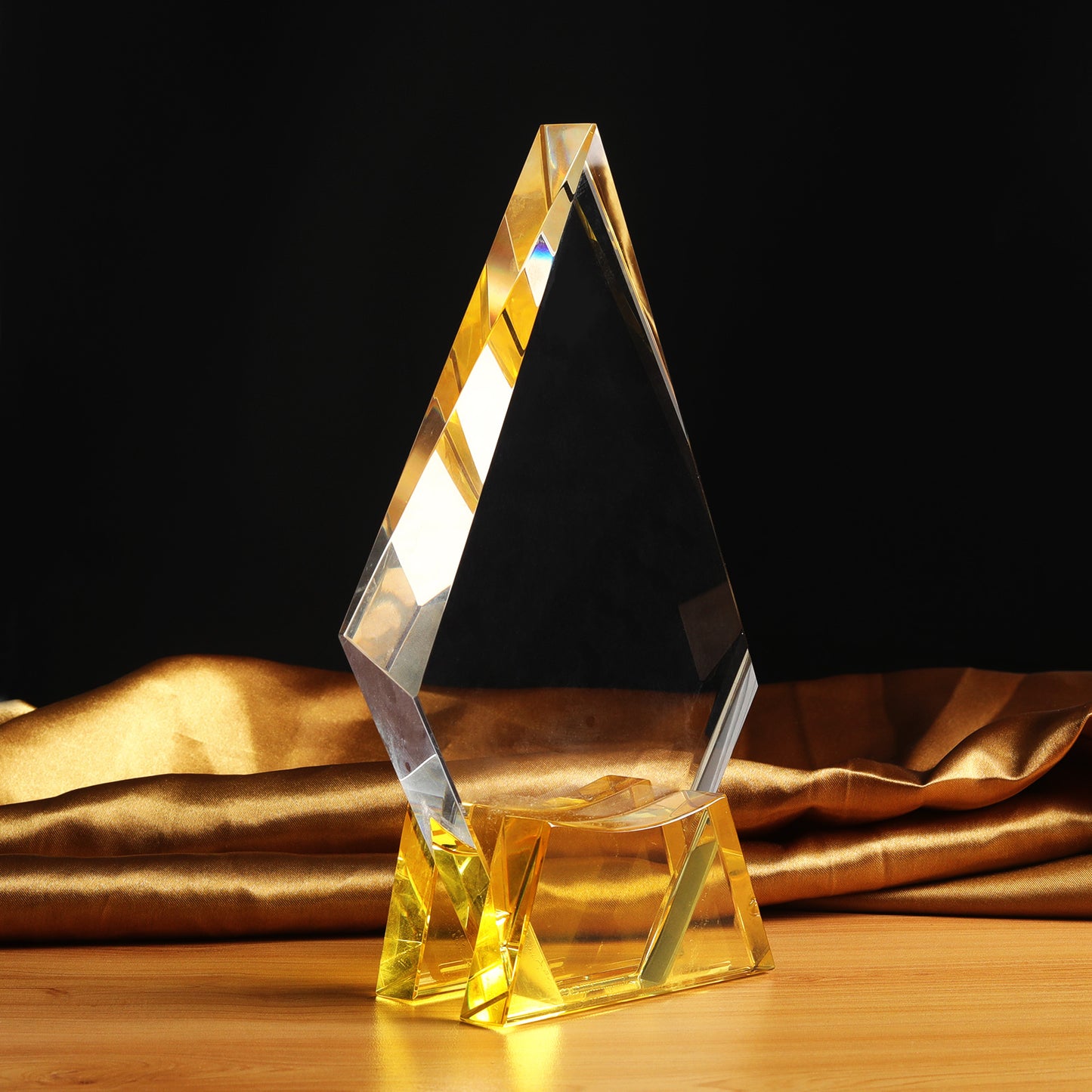 JNGA-308 Longwin Peak Crystal Trophy with Yellow Base